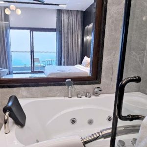 Executive Jacuzzi Room Mukteshwar