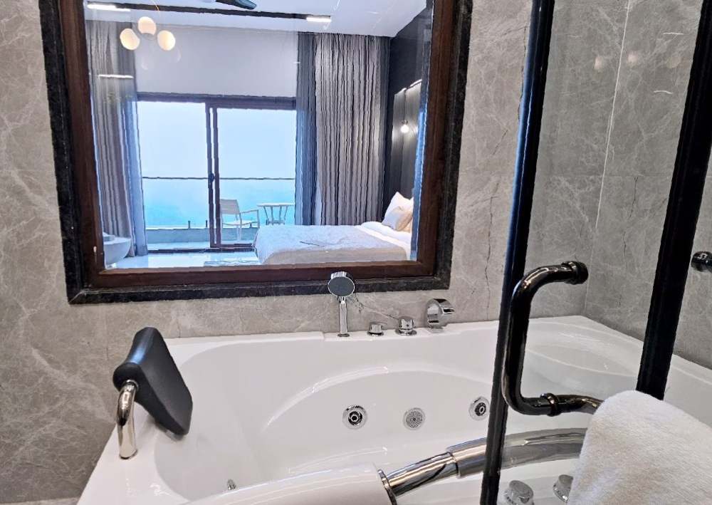 Clarissa-Resort-Room-with-jacuzzi1-mokshyaholidays Executive Jacuzzi Room Mukteshwar