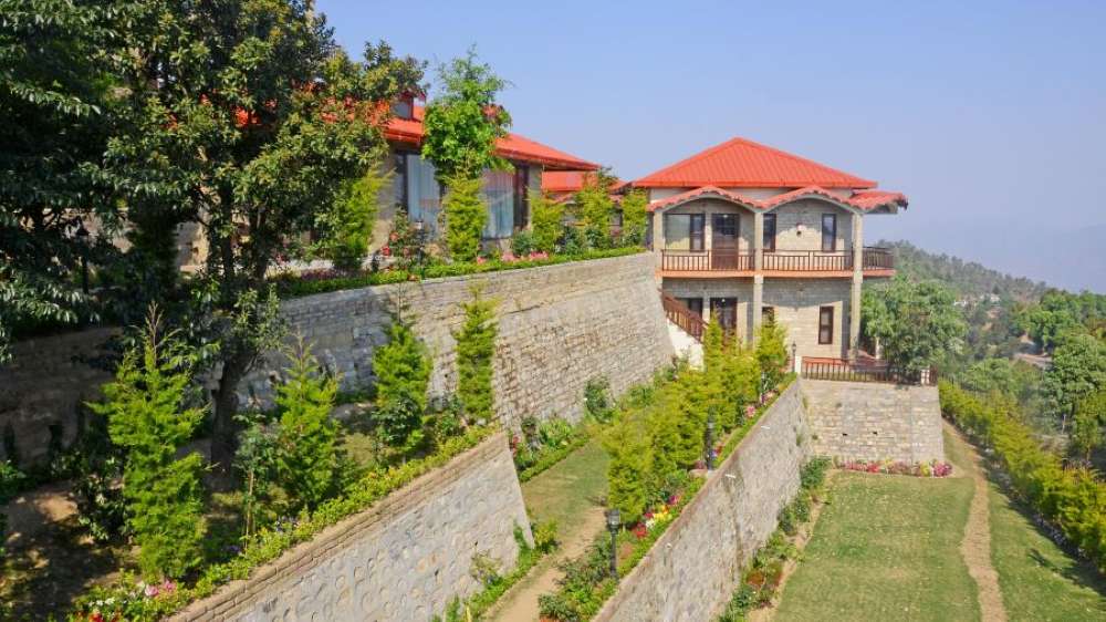 Exterior_View_Ojaswi_Himalayan_Resort_Mukteshwar_3_udkibr