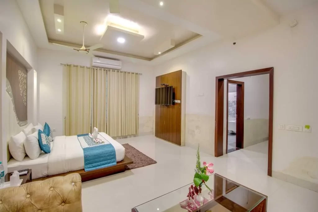 corbett maulik bathtub room