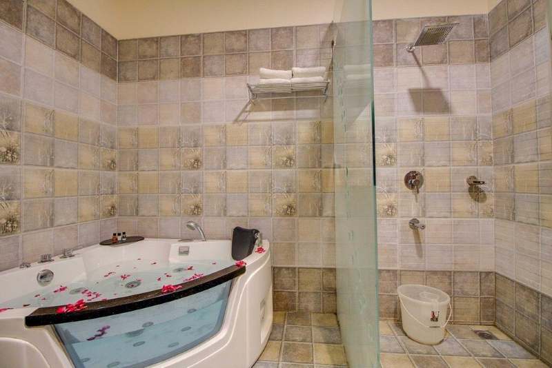 corbett maulik mansion jacuzzi room