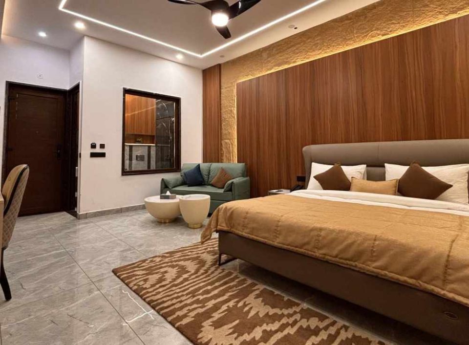 deluxe-room-Clarissa-resort-mukteshwar-bedroom2