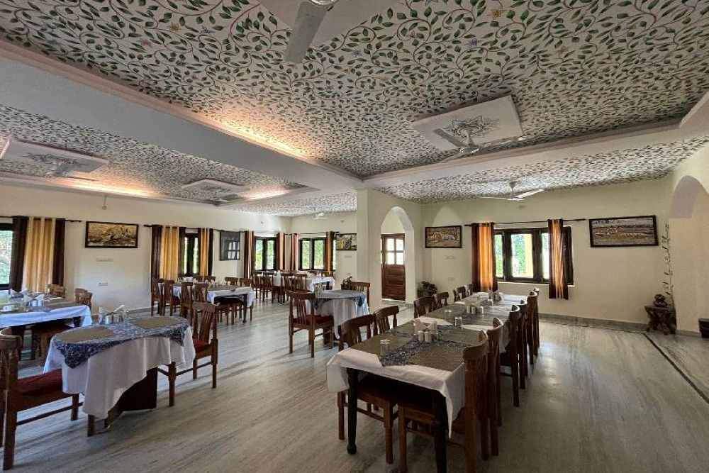 jungle-retreat-ranthambore-restuarant