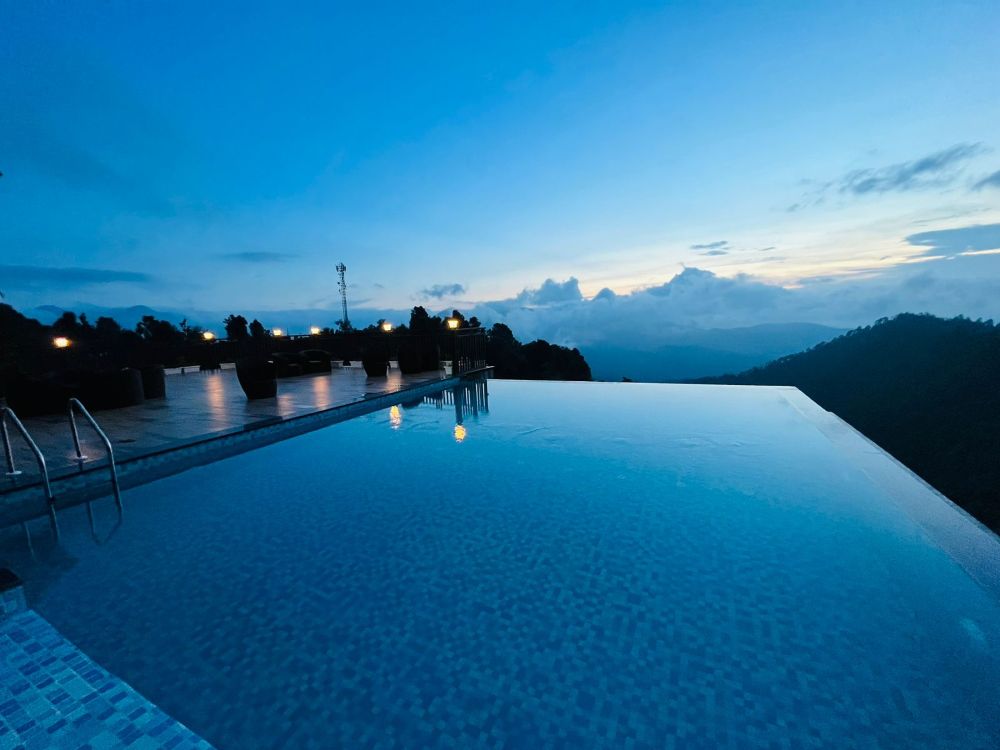 ojasvi-himalaya-swimming-pool-infinity