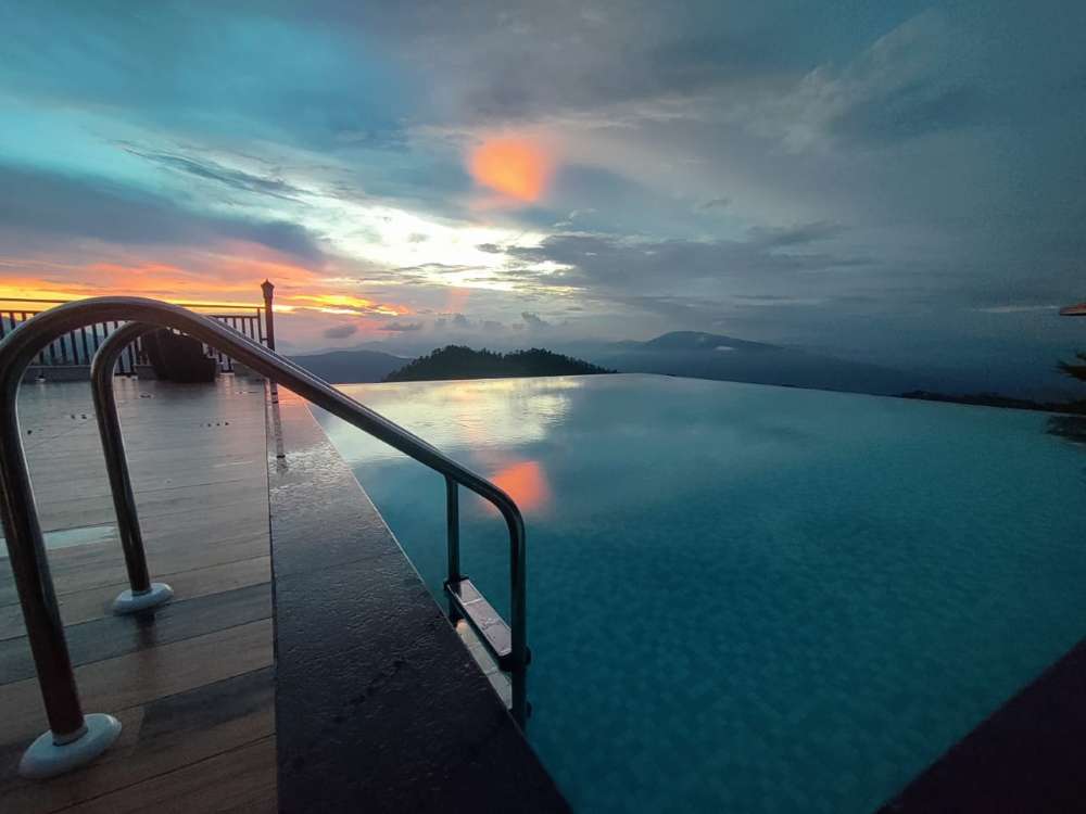 ojasvi-himalaya-swimming-pool-view