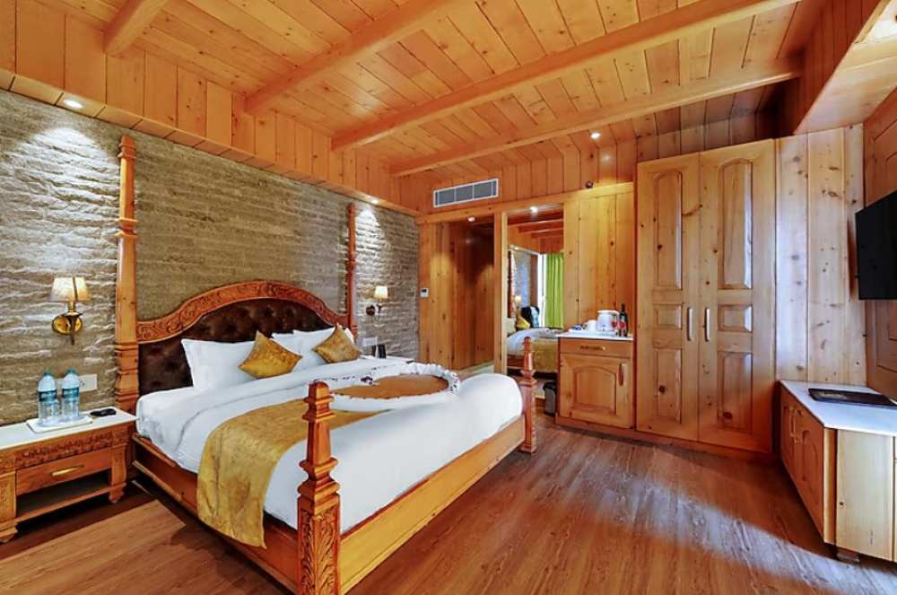 The Club Royal Deluxe Room with Bath Tub