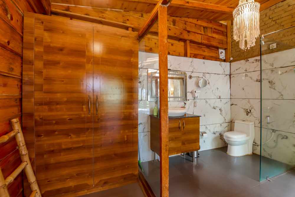 Ganghar-resort-mukteshar-room-washroom1