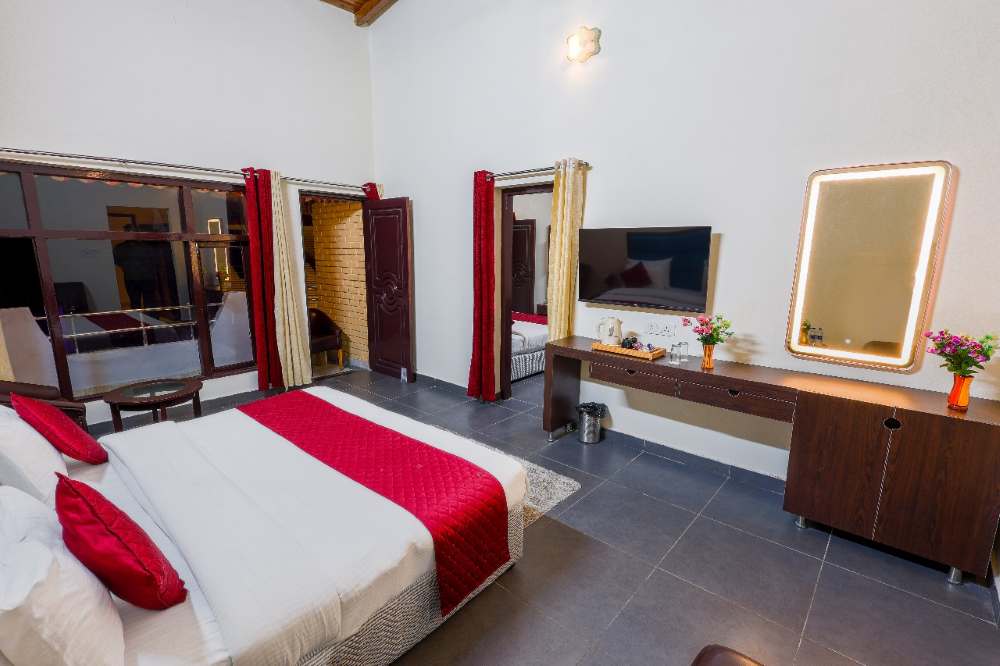 Hotel-Vaapi-Comfort-Inn-family-room deluxe room vaapi inn