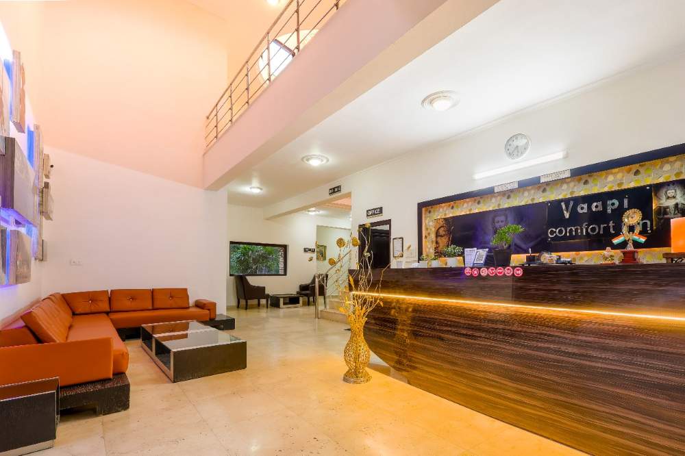 Hotel-Vaapi-Comfort-Inn-reception