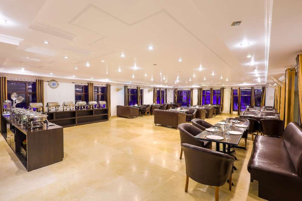 Hotel-Vaapi-Comfort-Inn-restuarant1
