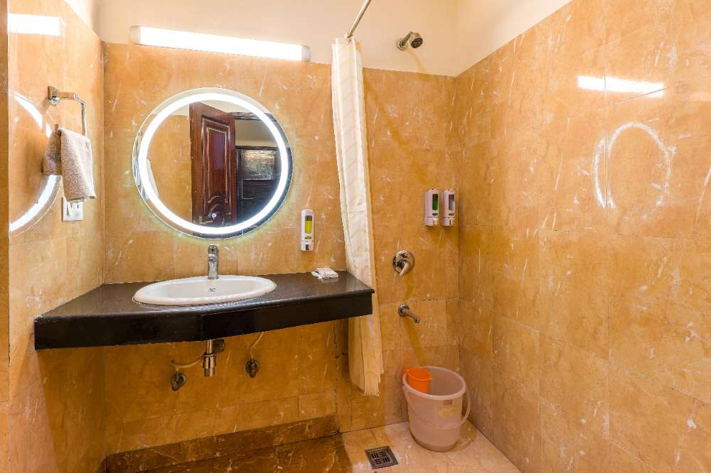 Hotel-Vaapi-Comfort-Inn-washroom