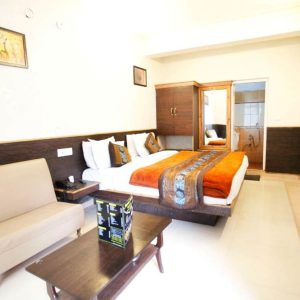 super deluxe room hotel aroma nainital