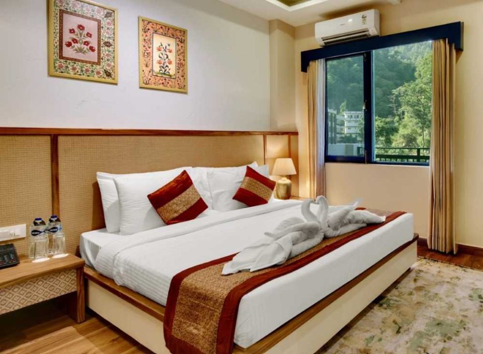 Tiaraa-lite-Heritage-with-bedroom-inside