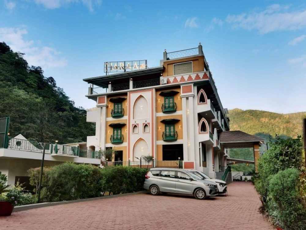 Tiaraa-lite-hotel-rishikesh-parking Tiaraa Lite Hotel Rishikesh