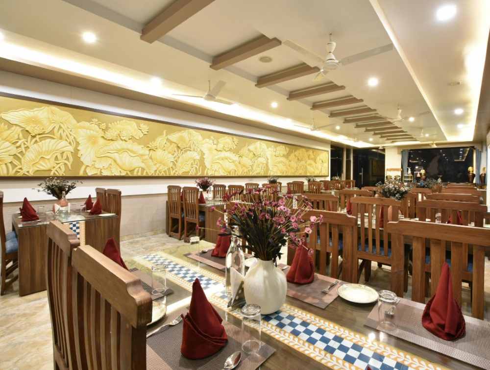 Tiaraa-lite-hotel-rishikesh-restuarant