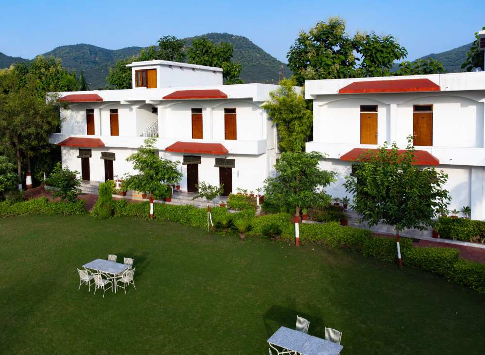 gulmohar-sariska-resort-full-pool-deluxe-cottage1