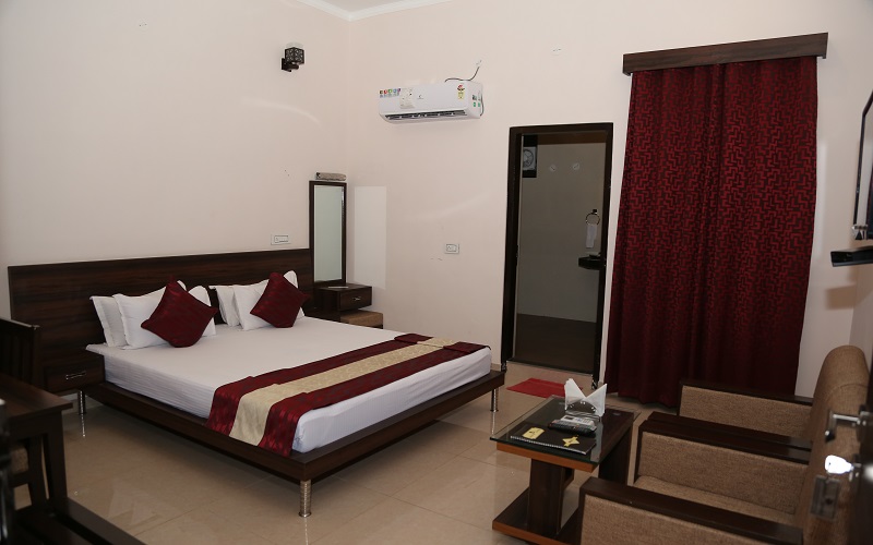 gulmohar-sariska-resort-standard-room-washroom-1