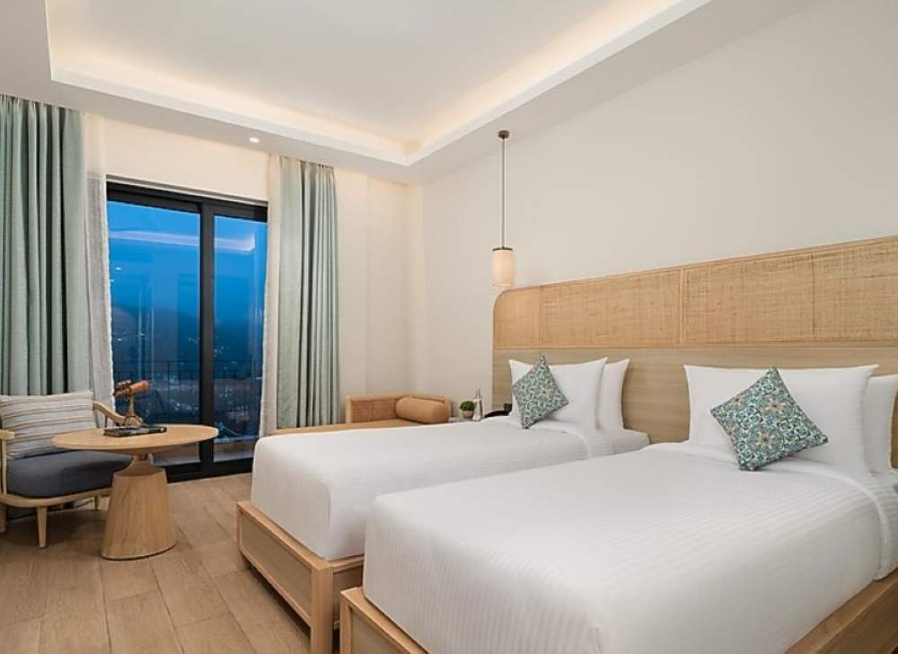luxury lake view room bhimtal