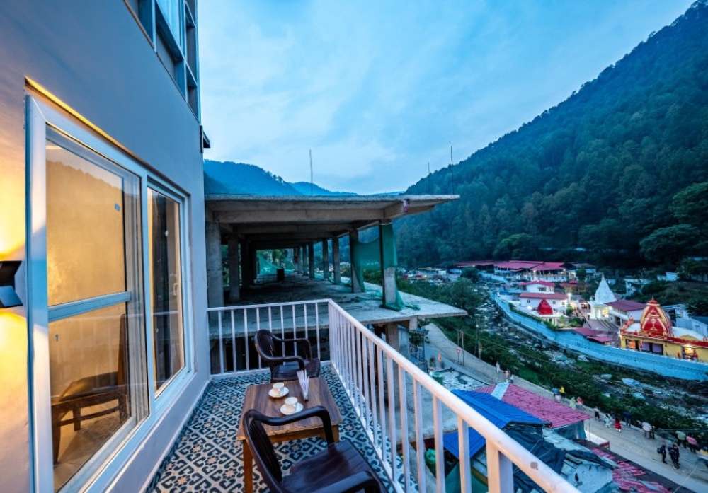 kainchi_divine_retreat_hotel_front_temple-view2