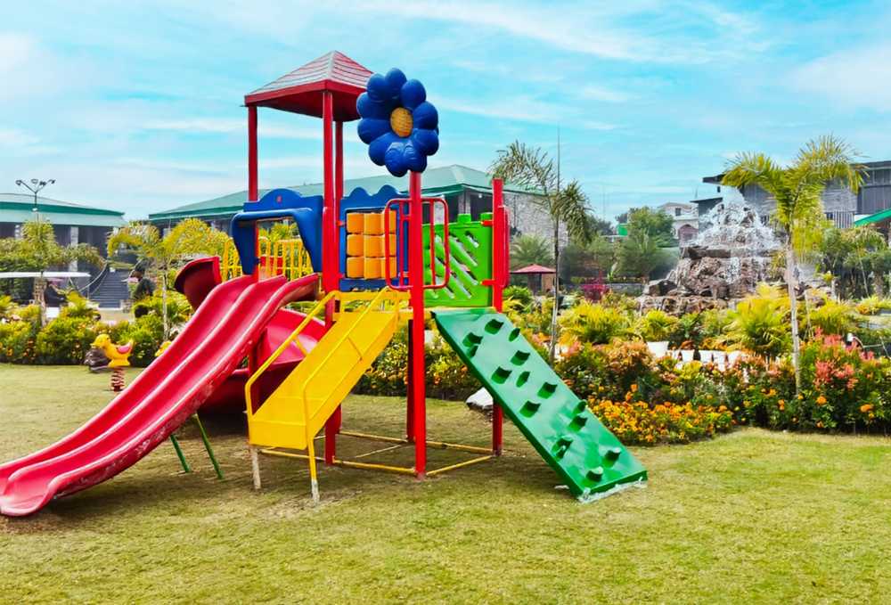 Corbett-Elegant-Retreat-Resort-indoor-slider-kids