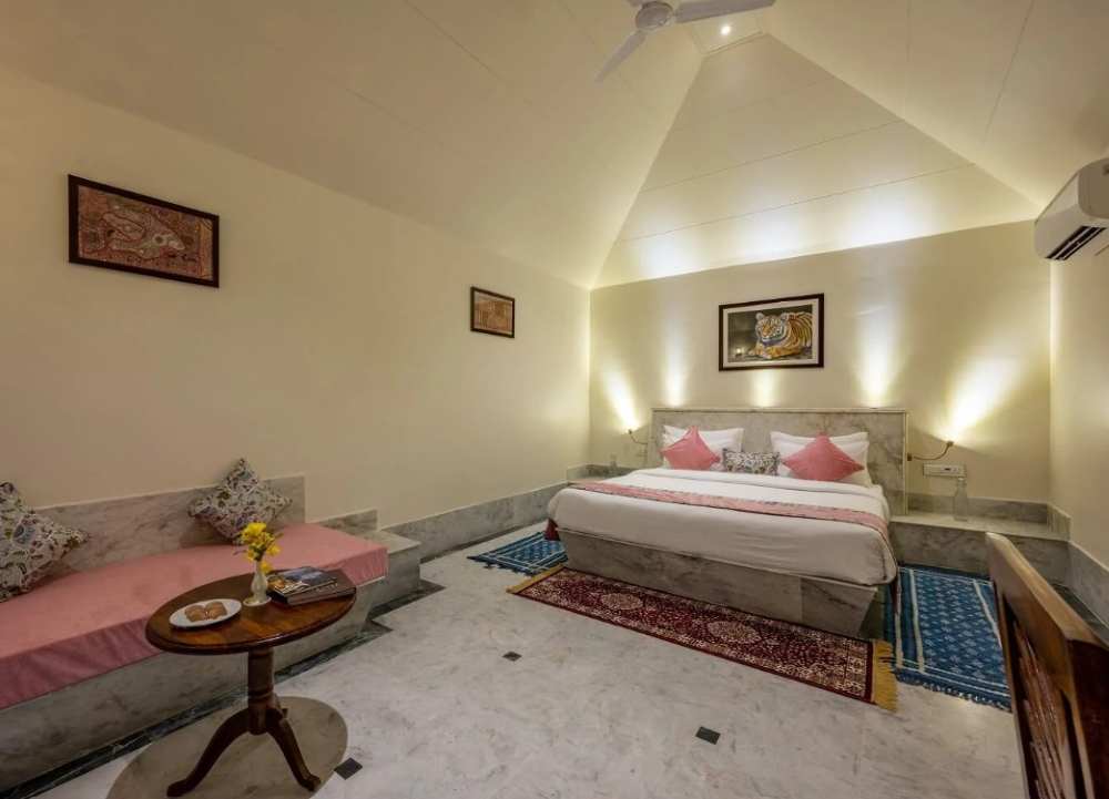 aangan-resort-ranthambore-private-pool-villa-bedroom