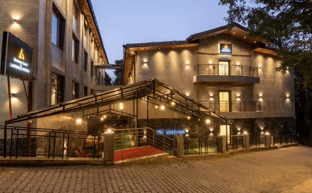 Lawrence Solitaire Resort