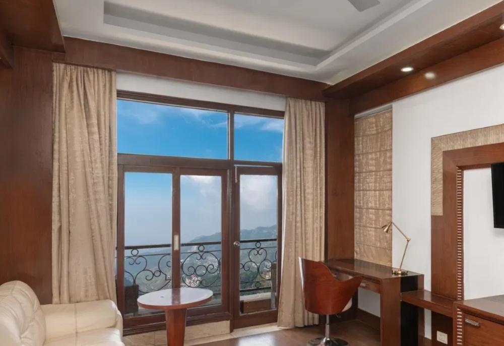 Valley-View-Premium-Room-with-Balcony-solitaire-mussoorie