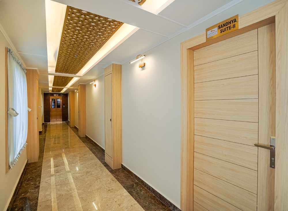 sandhya-village-manali-lobby
