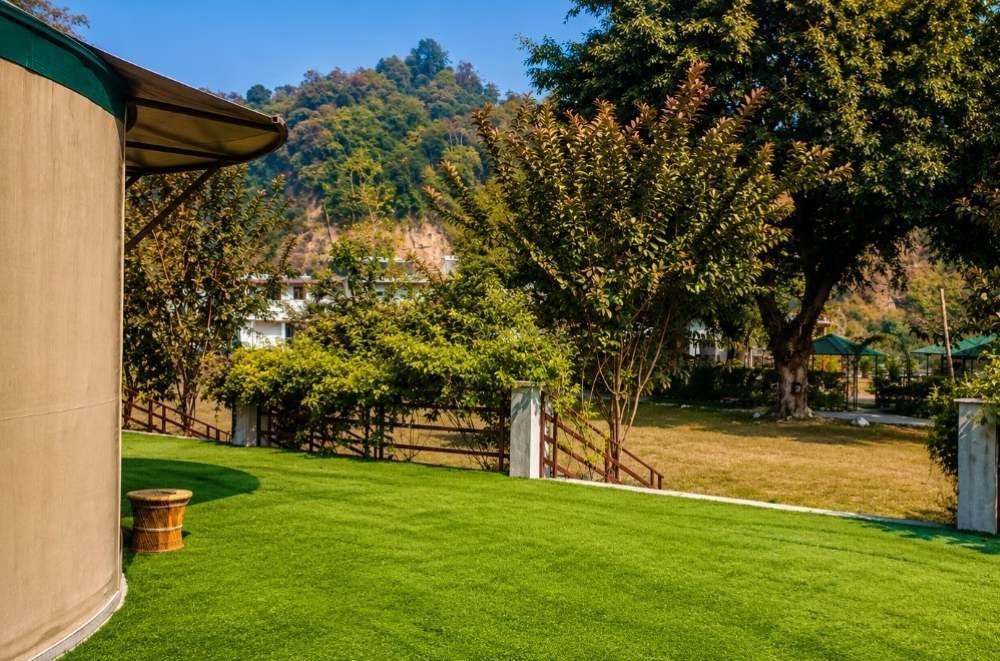Bel-la-Monde-Riverside-Resort-Jim-Corbett-cottage-lawn-and-river-view