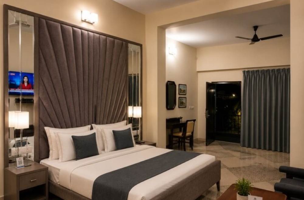 Bel-la-Monde-Riverside-Resort-Jim-Corbett-deluxe-room-bed