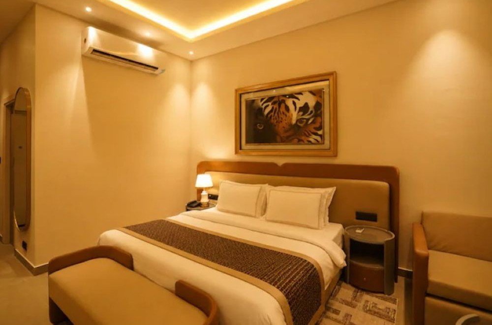 Bel-la-Monde-Riverside-Resort-Jim-Corbett-executive-bedroom2