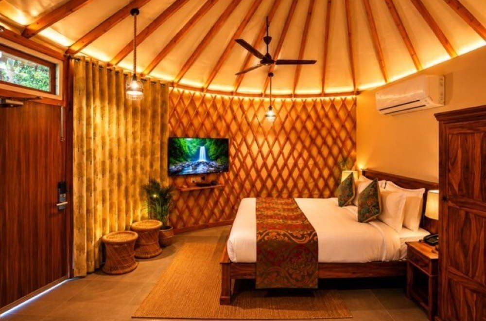Bel-la-Monde-Riverside-Resort-Jim-Corbett-mangolian-cottage-bedroom