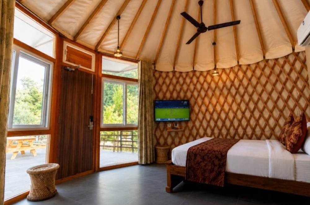 Bel-la-Monde-Riverside-Resort-Jim-Corbett-mangolian-cottage-inside