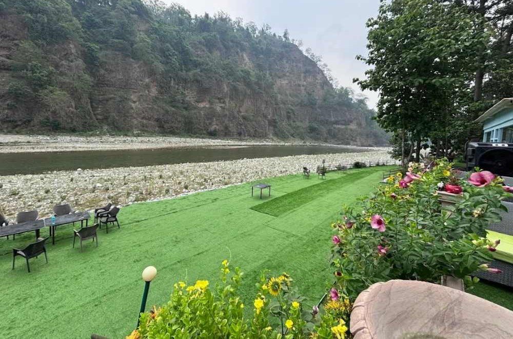 Bel-la-Monde-Riverside-Resort-Jim-Corbett-riverside-sitting