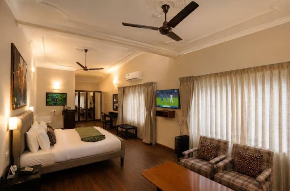 Bel-la-Monde-Riverside-Resort-Jim-Corbett-tiger-den-suite-bed2