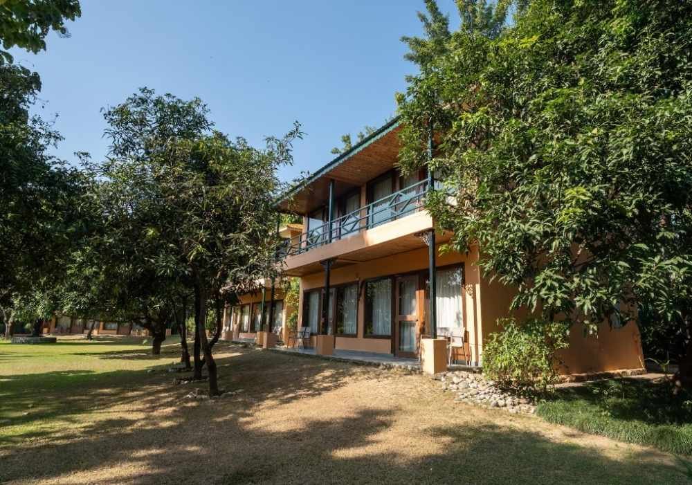 Tarangi-Resort-Spa-Jim-corbett-resort-luxury-room