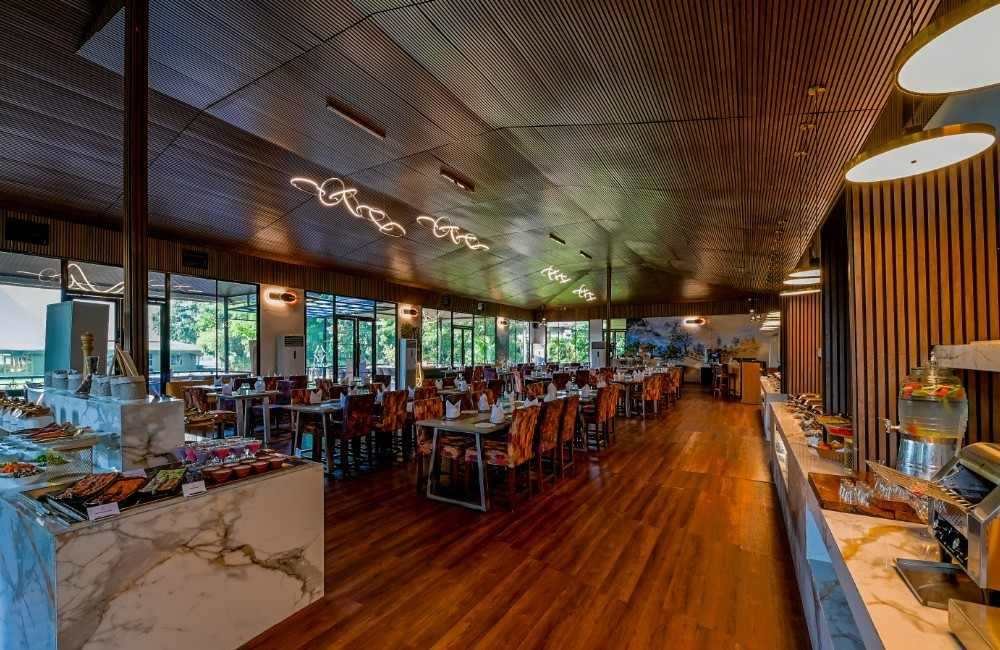 Tarangi-Resort-Spa-Jim-corbett-resort-restuarant-buffet